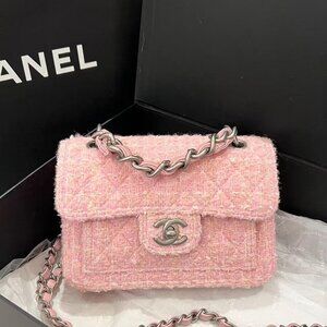 Classic CHANEL Bag: A Stylish and Versatile Choice for Elegance